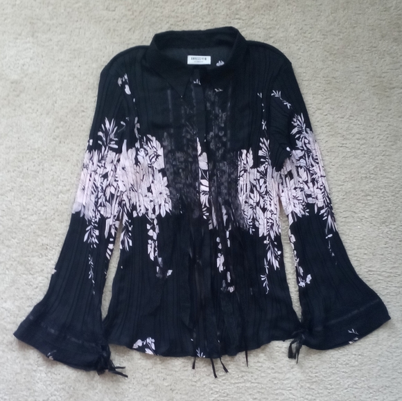 Vintage Blossom Bell Sleeve Shirt - Picture 2 of 5